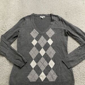New York & Company Gray Argyle V-Neck Sweater